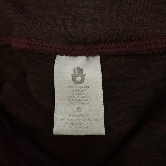 Spiritual Gangster Maroon cropped leggings with star details on one leg - Picture 3 of 3